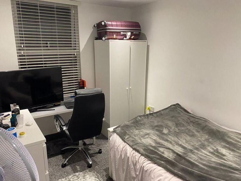 Property photo 2 of 5 Bright, Simply Furnished Bedroom With A Comfortabl...