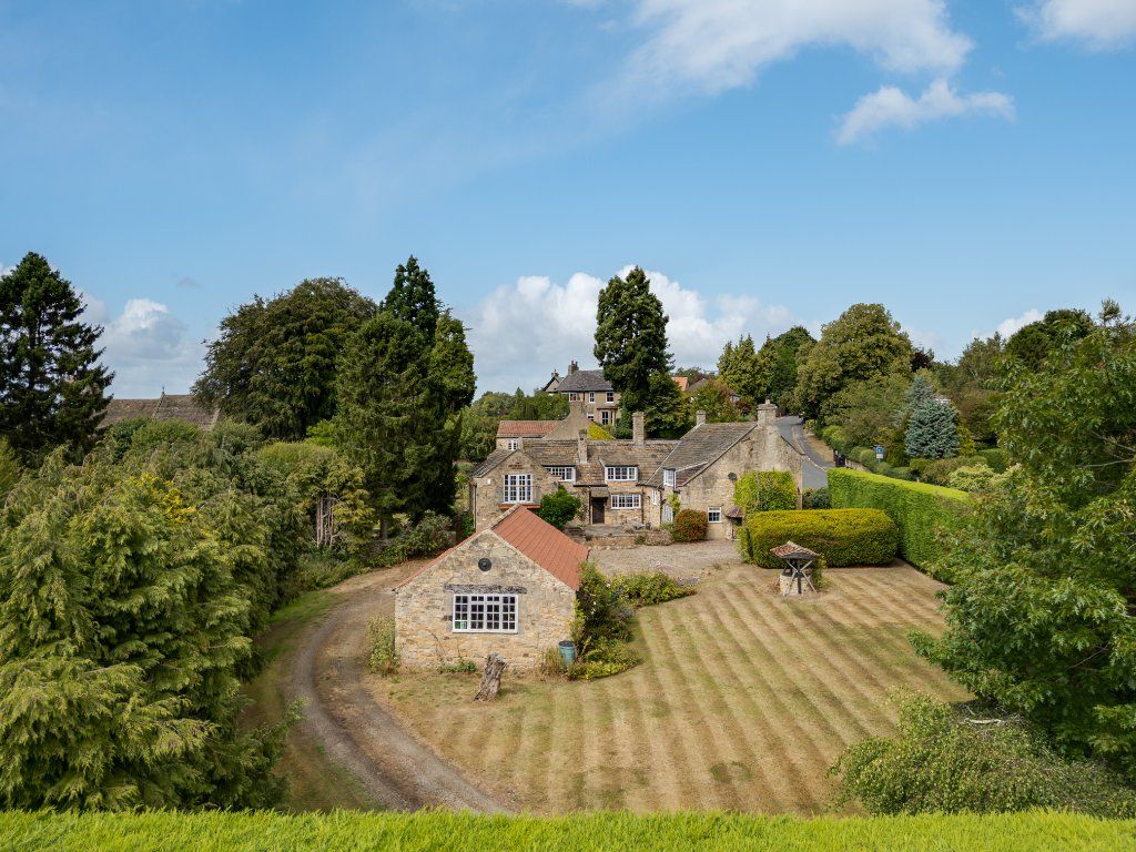 Property photo 1 of 36 Farnham Grange