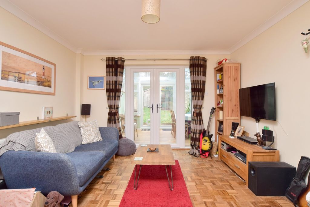 Property photo 2 of 10 901Cwp9Y - Lounge...