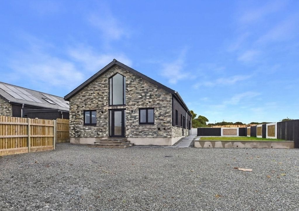 Property photo 1 of 17 Elevation