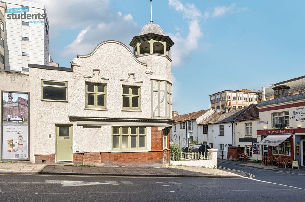 Property photo 1 of 10 5A659B32-Bb1d-4Ad...