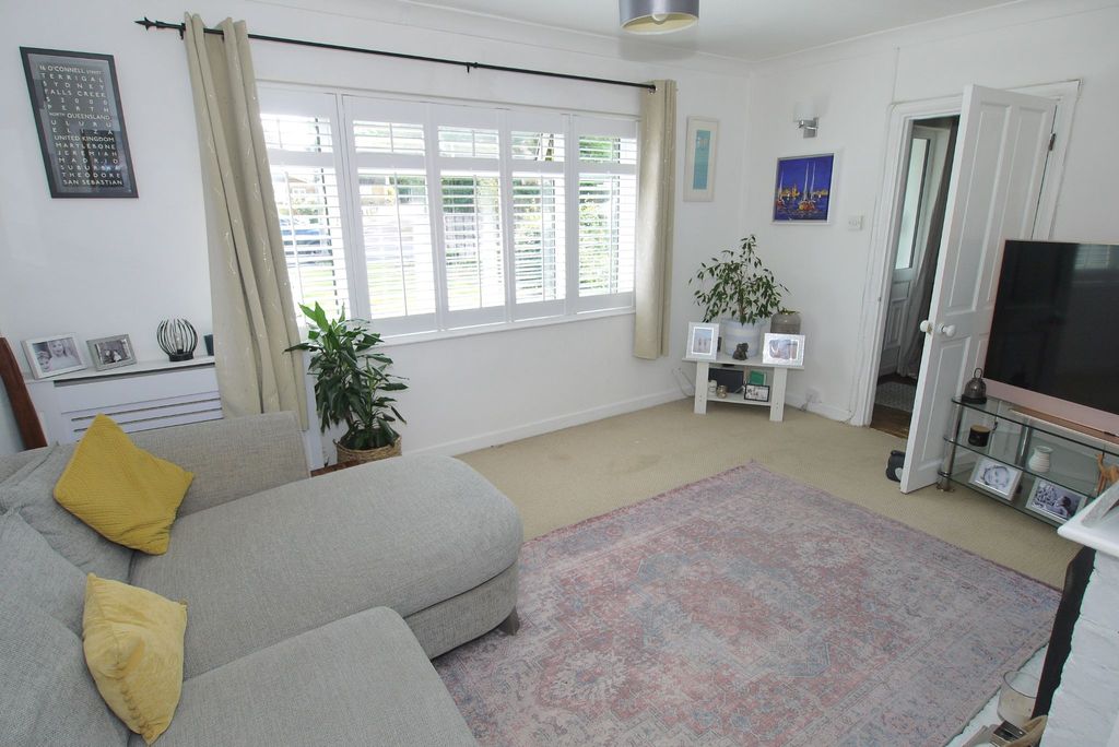 Property photo 2 of 11 Photograph 3