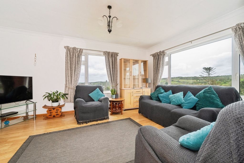 Property photo 2 of 14 Pbox-Img.Jpg