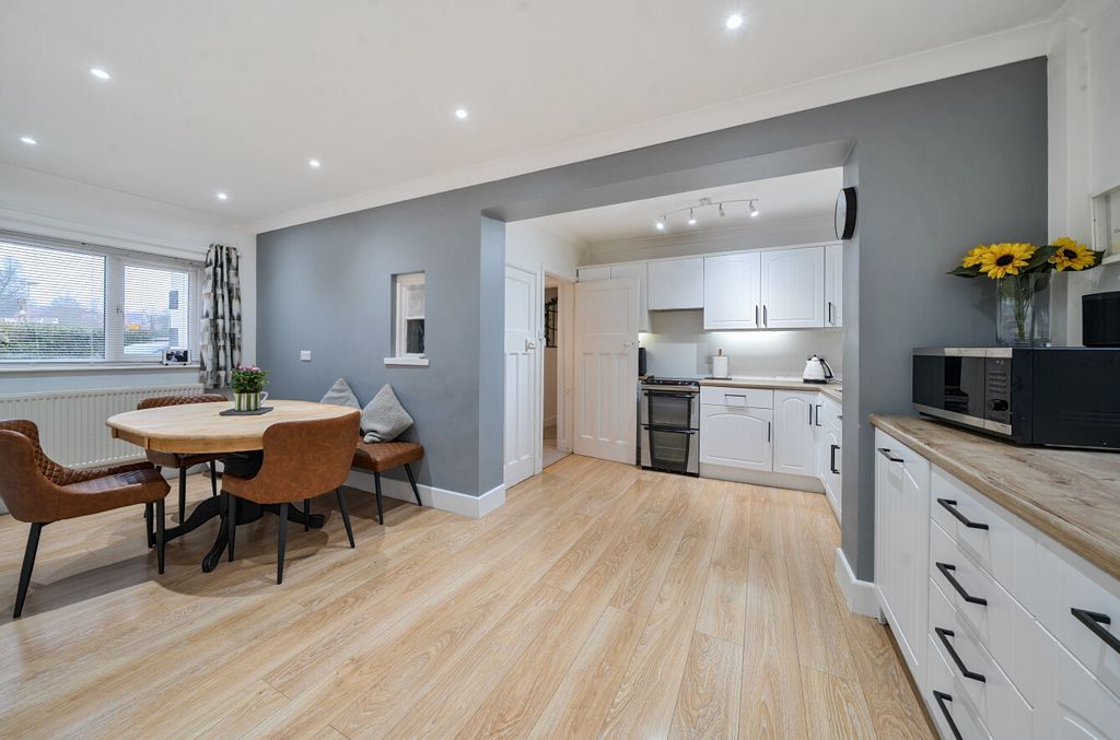 Property photo 2 of 23 1400516-3-69692A9...