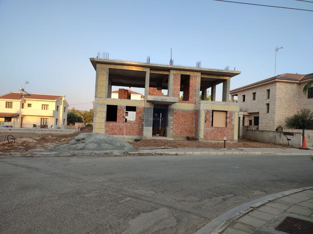 Property photo 2 of 12