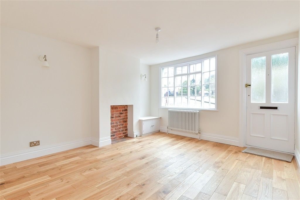 Property photo 3 of 11 Lounge