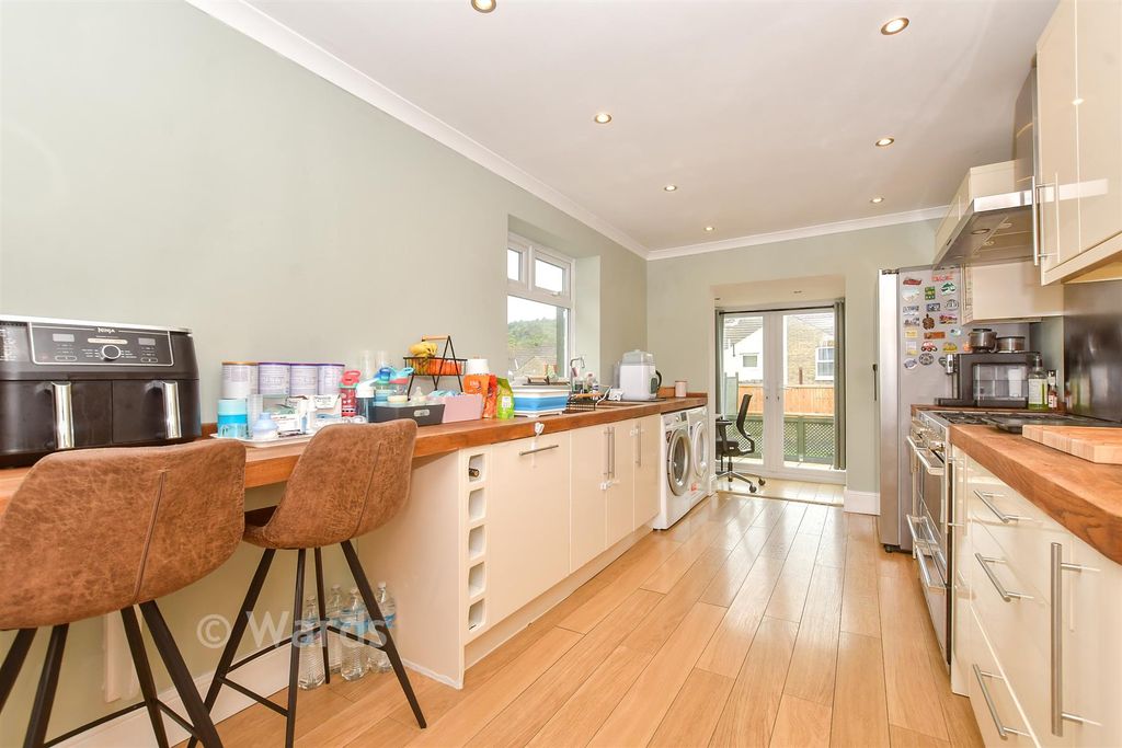 Property photo 3 of 16 Kitchen/ Breakfast Area