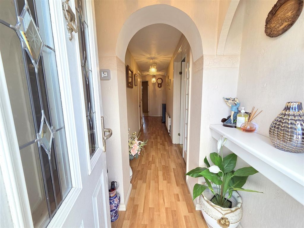 Property photo 3 of 20 Hall