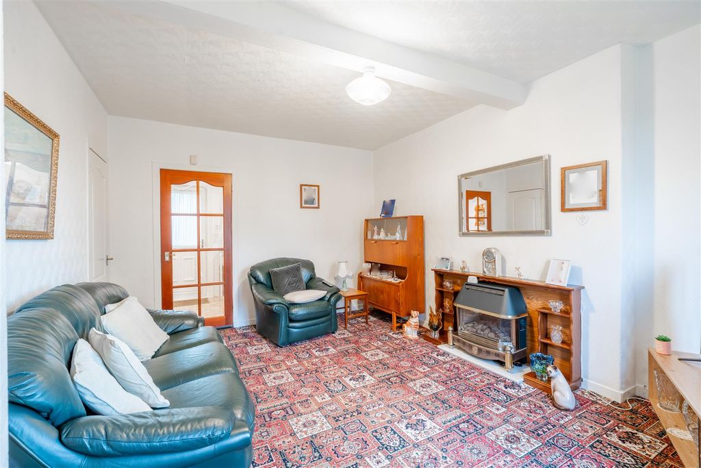 Property photo 3 of 16 Lounge.Jpg