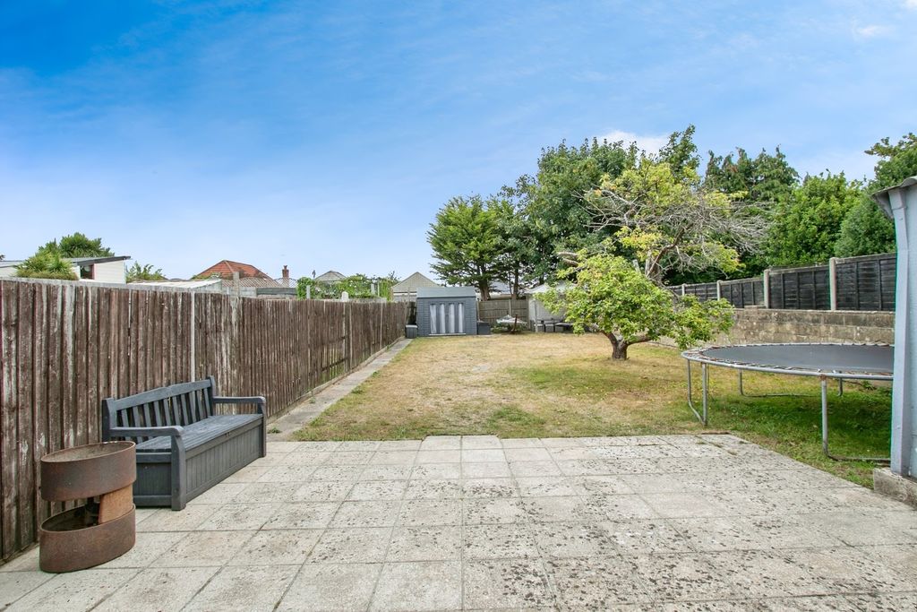 Property photo 2 of 17 Photo