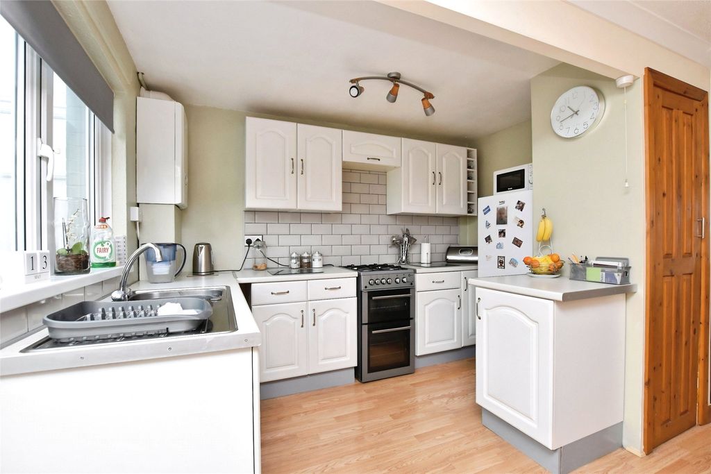 Property photo 2 of 17 Kitchen