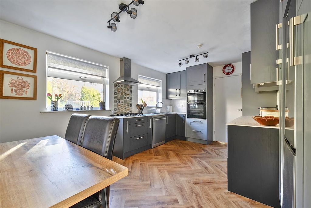 Property photo 2 of 20 1417391-8-699Dca65d5Dcf.Jpg