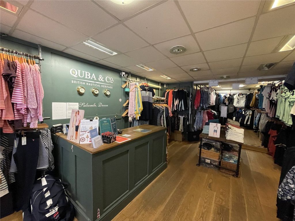 Property photo 2 of 8 Picture No. 12