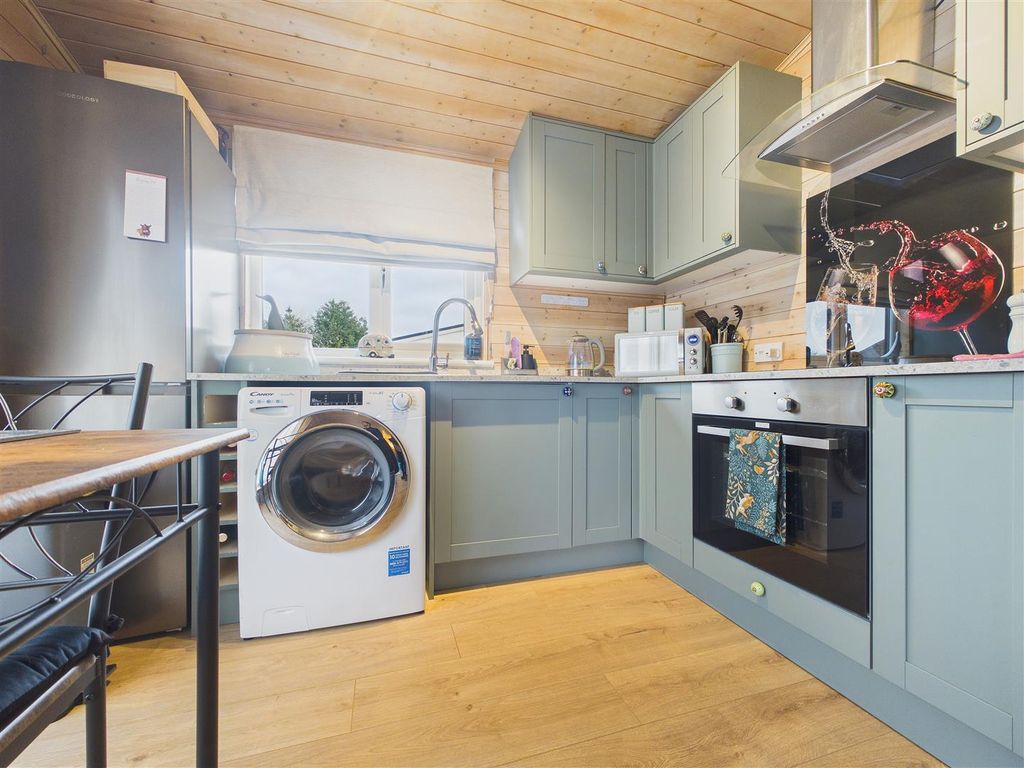 Property photo 3 of 8 Cam01407G0-Pr0145-Still004.Jpg