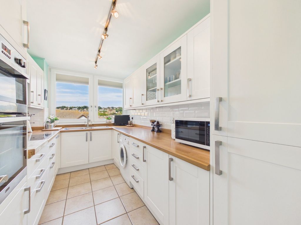 Property photo 3 of 18 Kitchen