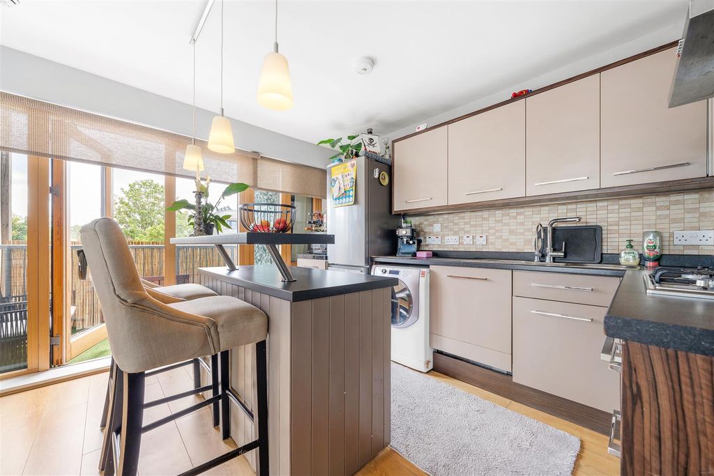 Property photo 1 of 12 Conway Close-7.Jpg