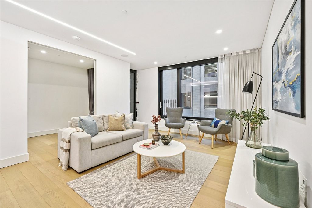 Property photo 3 of 19 Reception Room