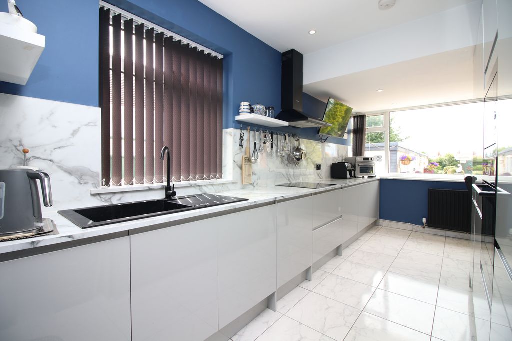 Property photo 2 of 37