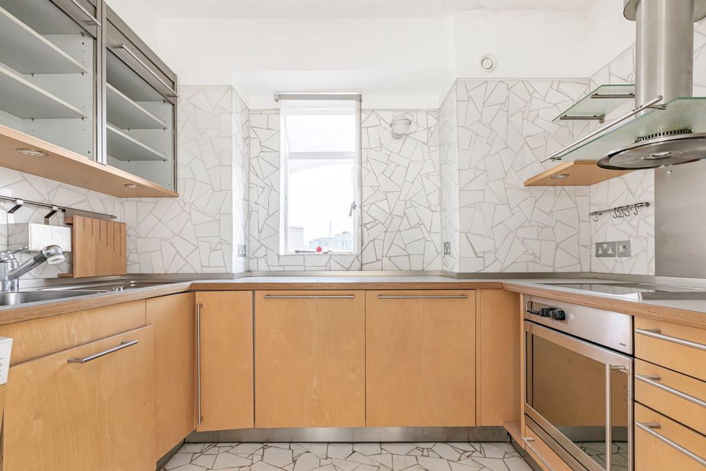 Property photo 3 of 22 Kitchen