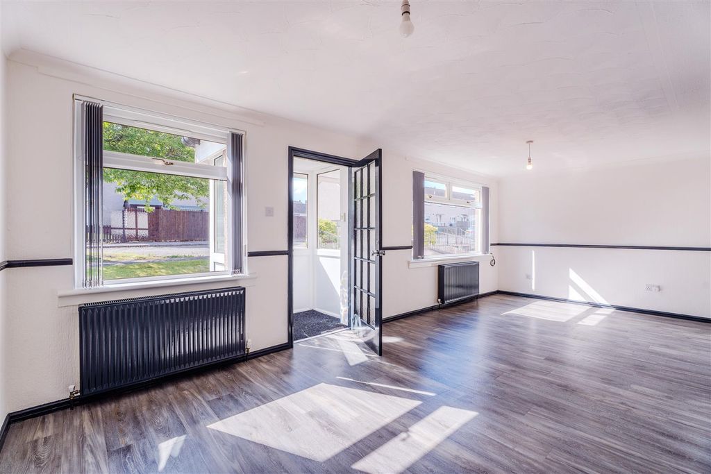 Property photo 3 of 22 73Coursington-7.Jpg