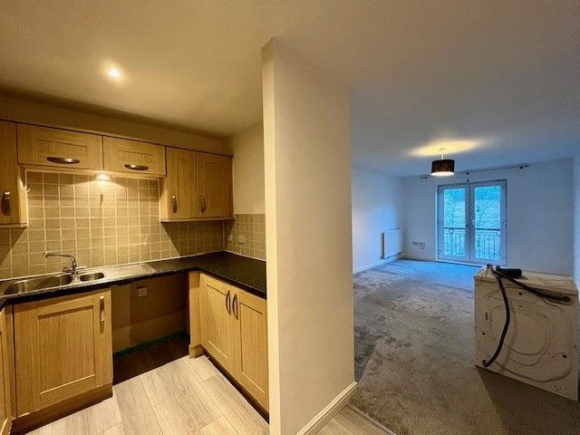 Property photo 3 of 8 Kitchen