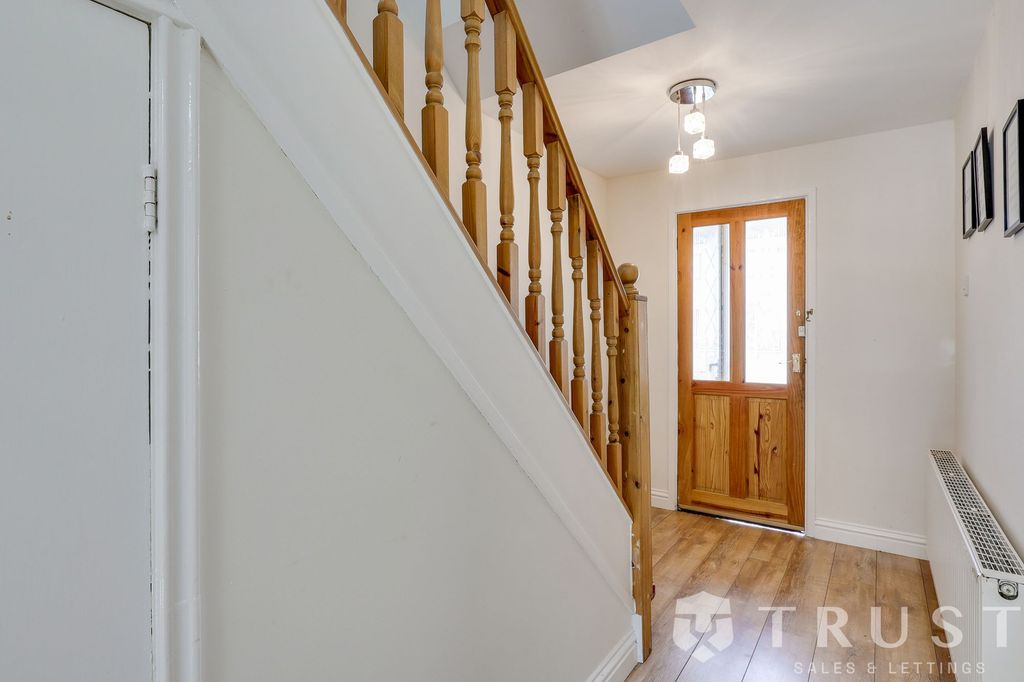 Property photo 3 of 33