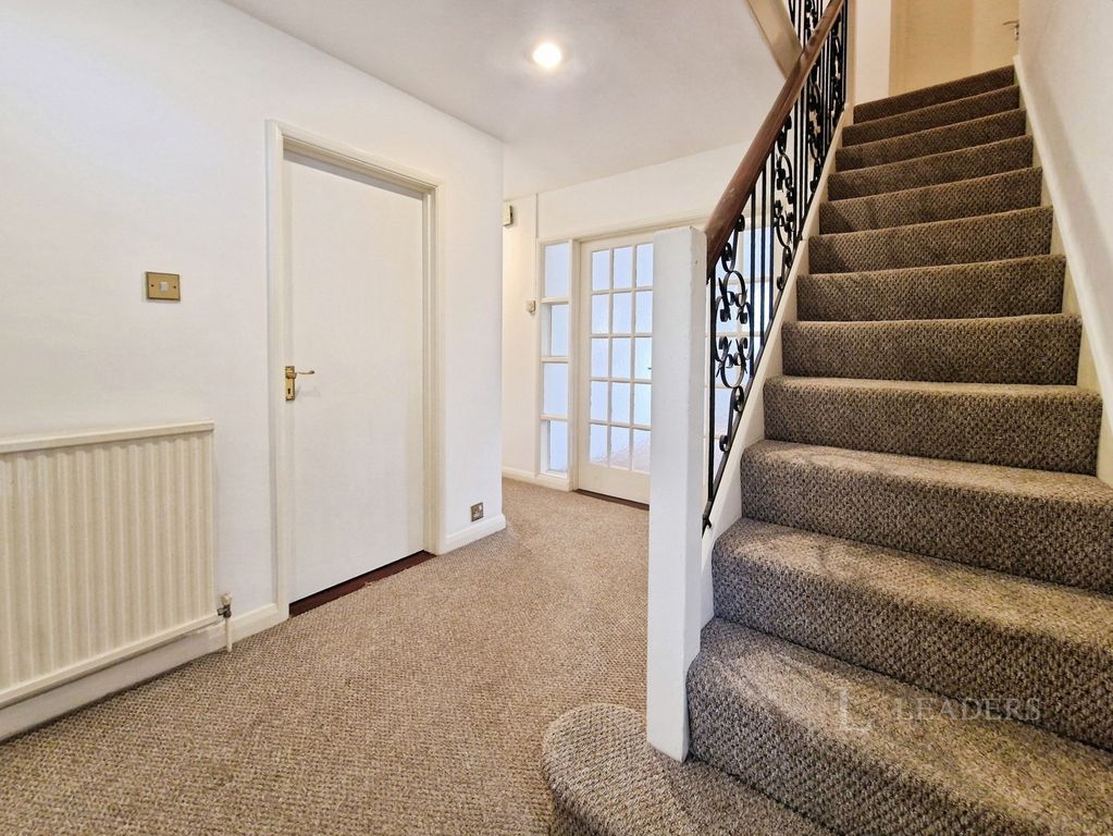 Property photo 2 of 9 Entrance Hall