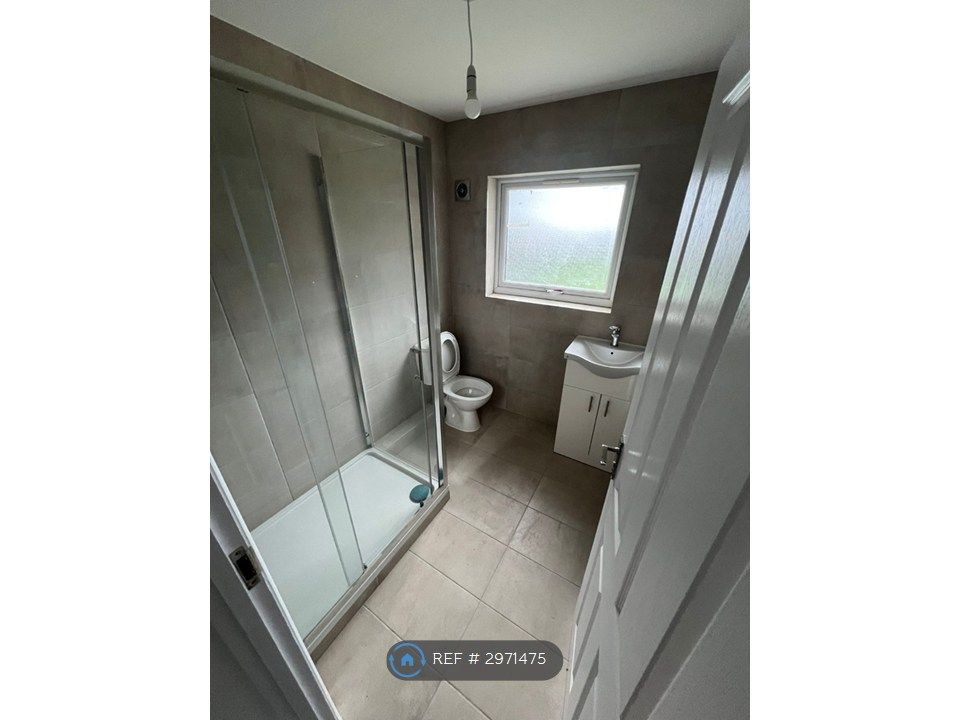 Property photo 2 of 9 Bathroom