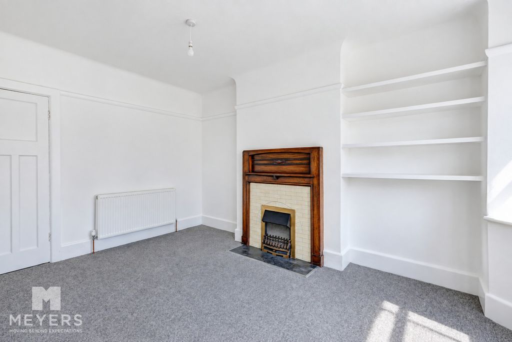 Property photo 3 of 28