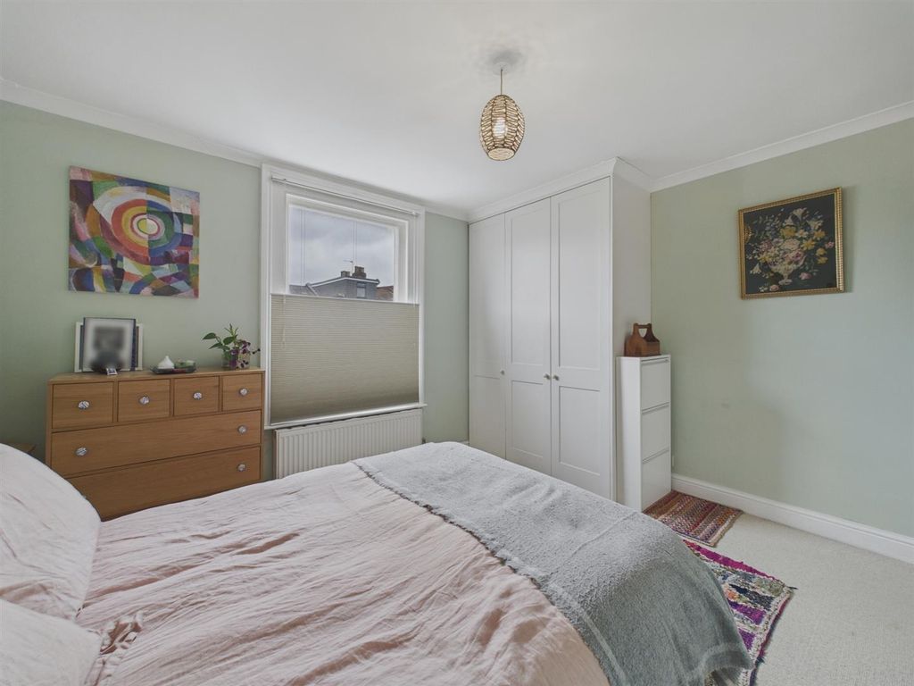 Property photo 3 of 15 Double Bedroom