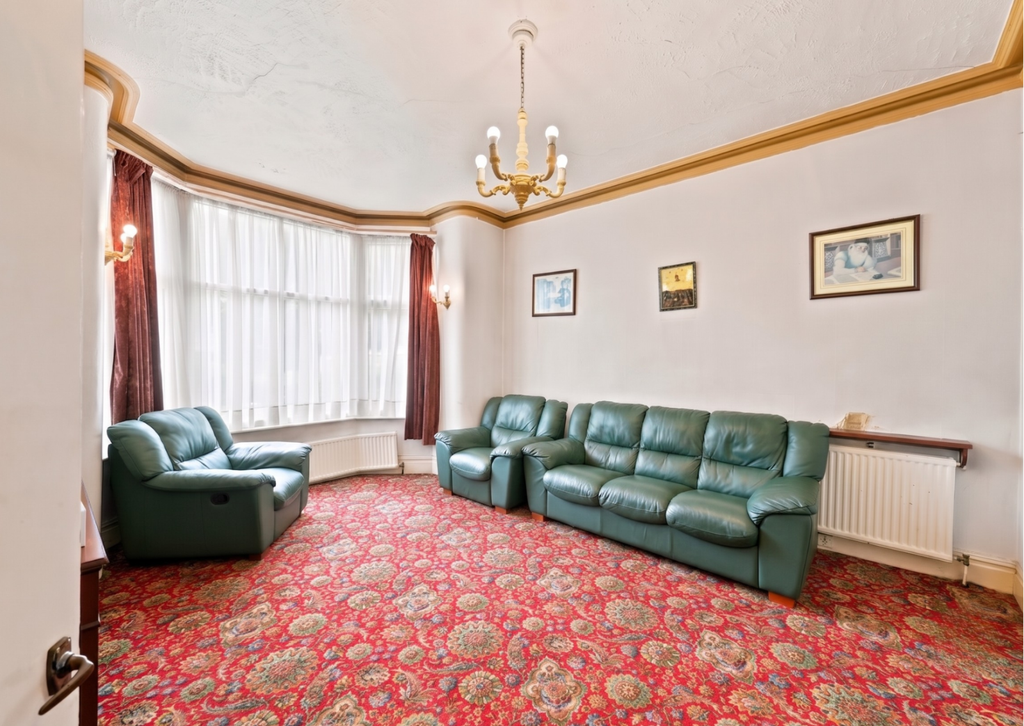 Property photo 3 of 36 Gallery