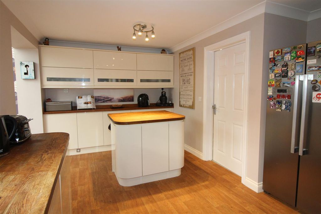 Property photo 3 of 40 Kitchen/Breakfast Room