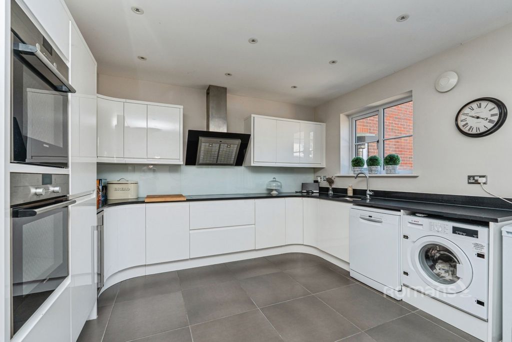 Property photo 3 of 14 Pbox-Img.Jpg