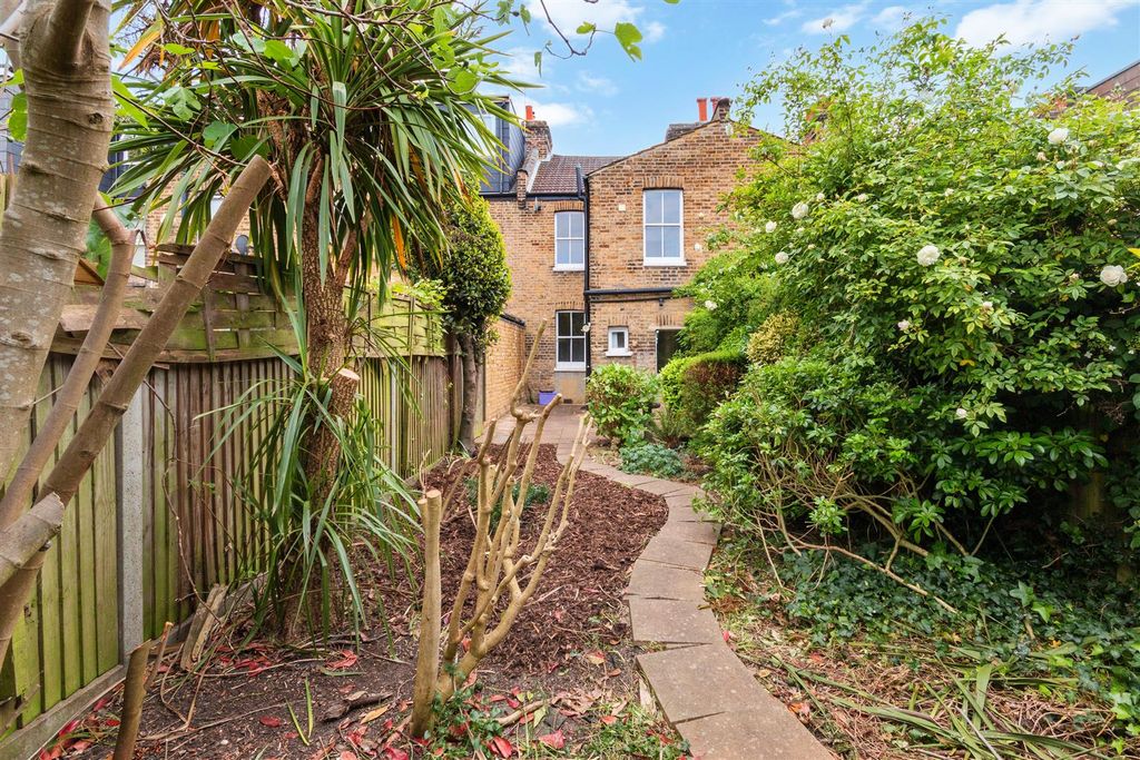 Property photo 3 of 10 Garden