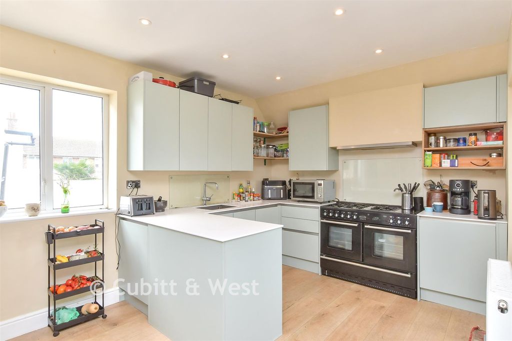 Property photo 2 of 19 Kitchen/ Dining Area