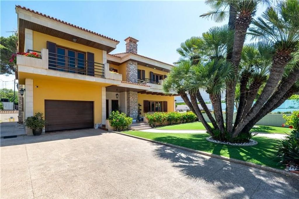 Property photo 1 of 22 Single-Family Chalet With Pool On A Plot Of Approximately 859 m² And 371 m² Built