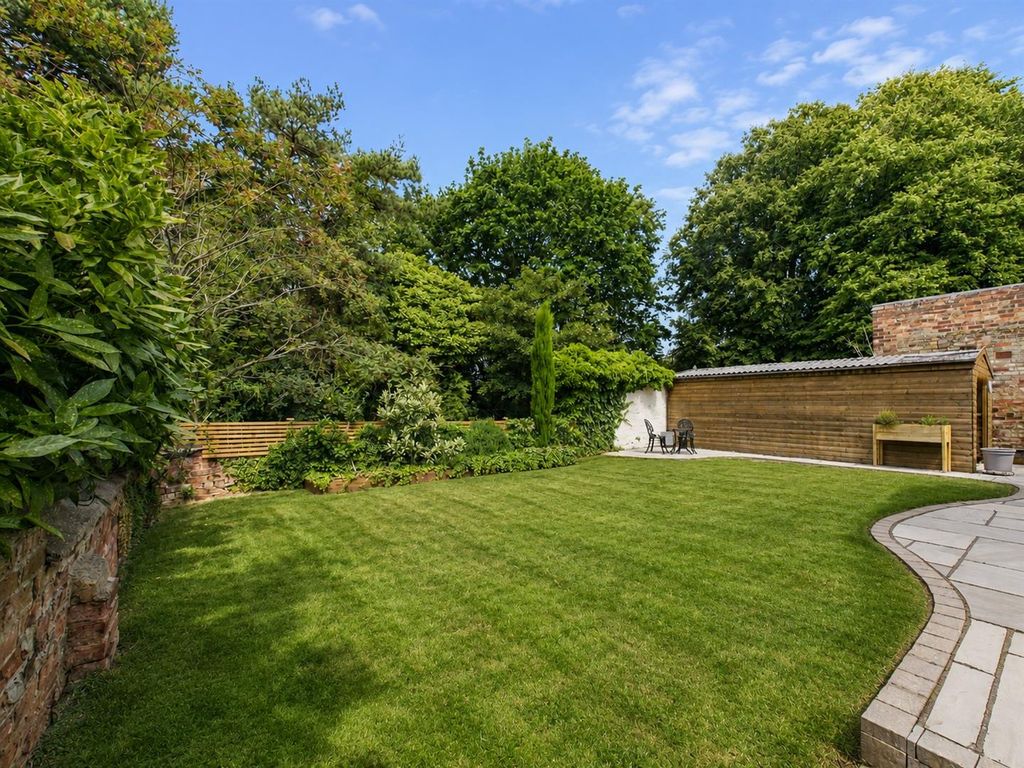 Property photo 3 of 32 Outside