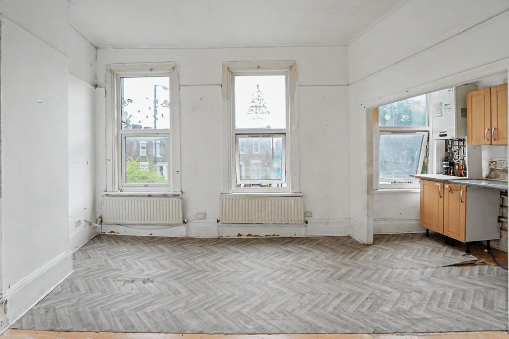 Property photo 2 of 23 First Floor Flat, 192 Queens Road, Peckham, London Se15 2Hp