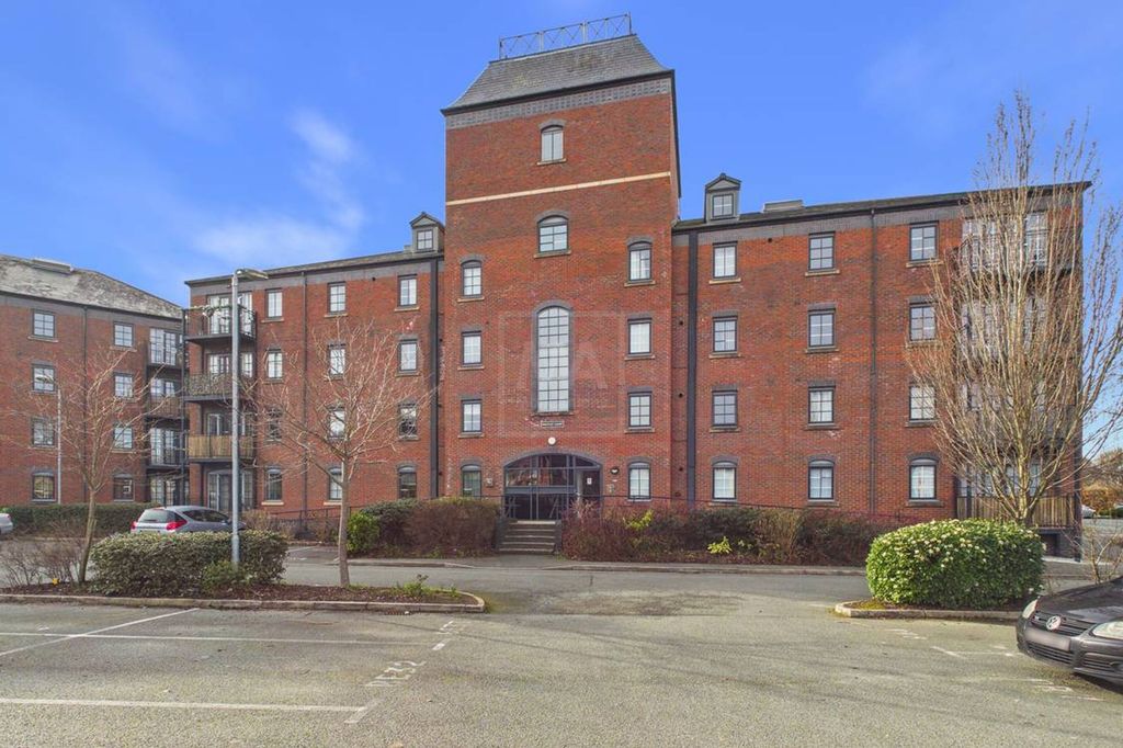 Property photo 1 of 12 External