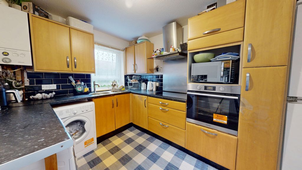 Property photo 2 of 10 Kitchen