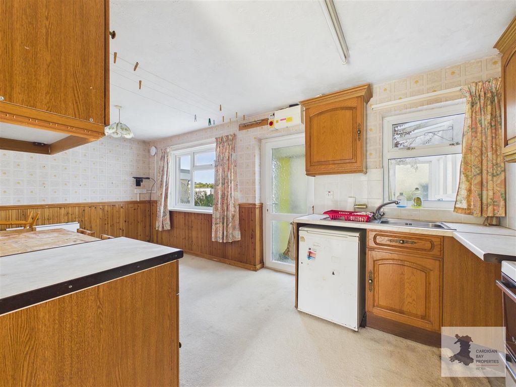 Property photo 3 of 29 Kitchen/Diner