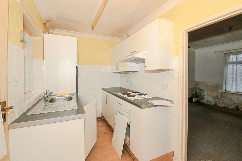 Property photo 3 of 12