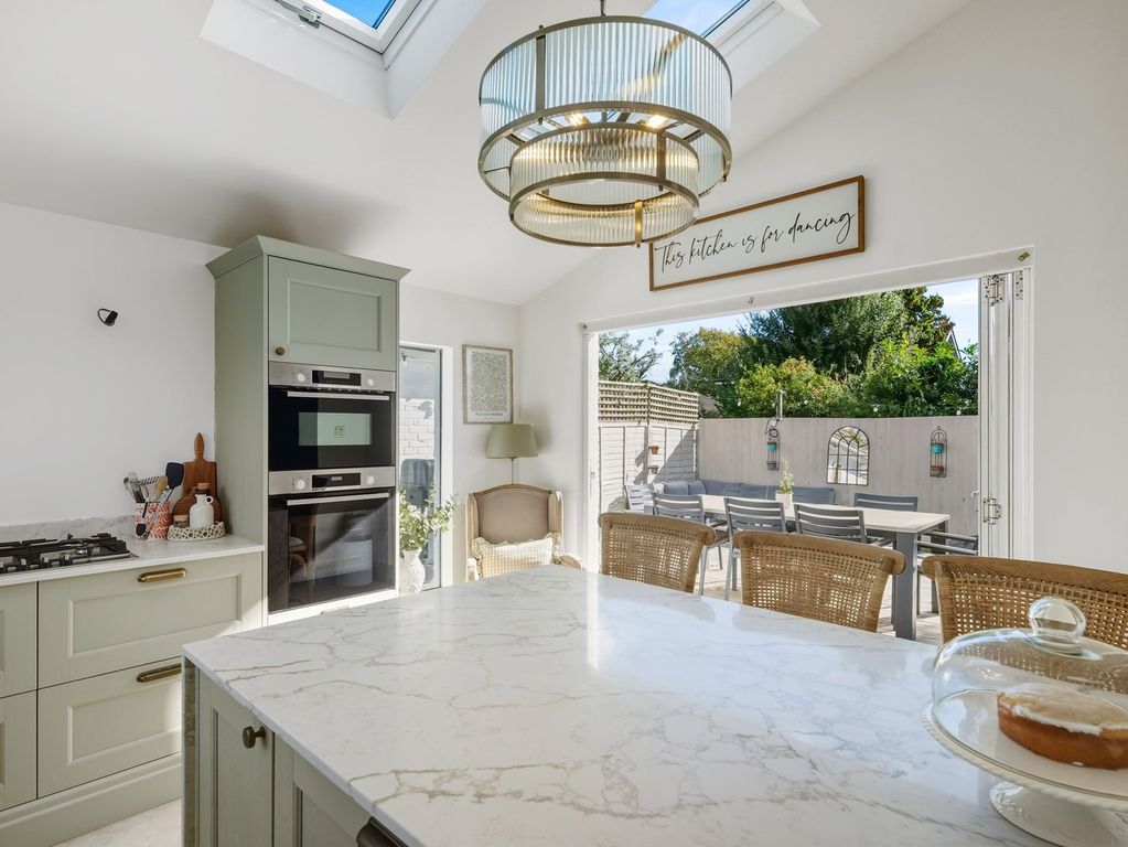 Property photo 2 of 21