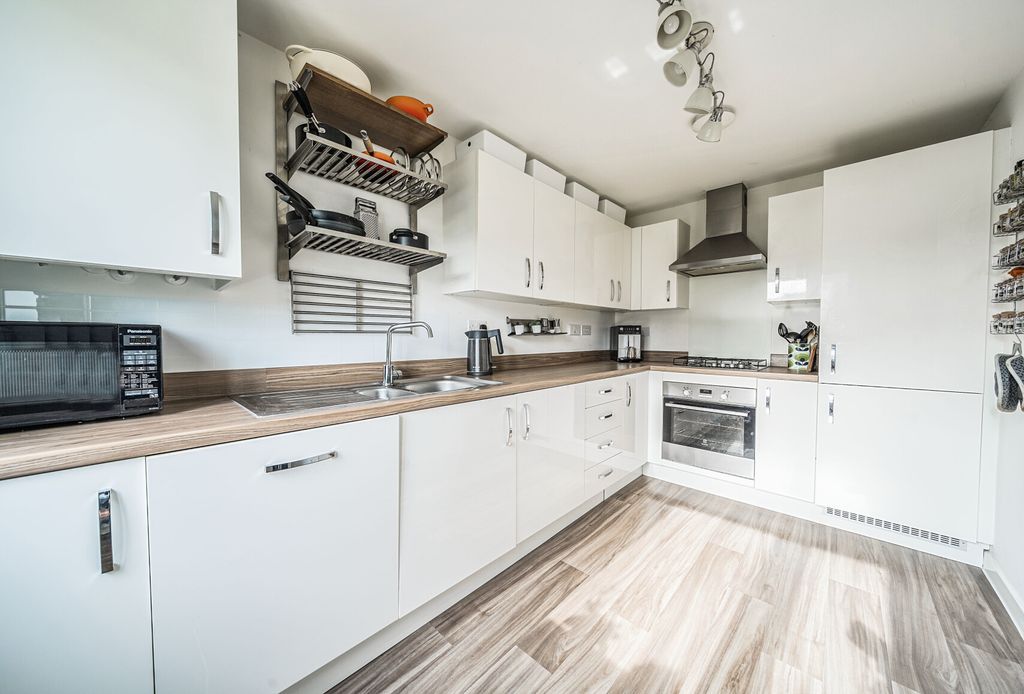 Property photo 3 of 19 1361039-10-68Da98...