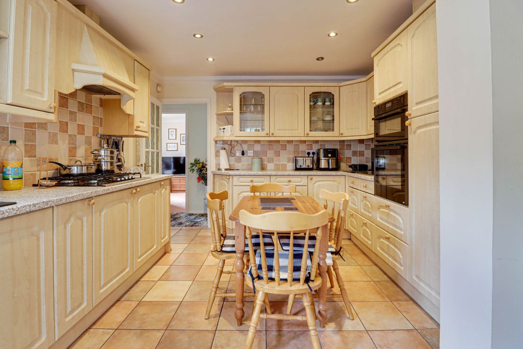 Property photo 3 of 23 Kitchen