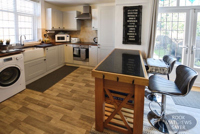 Property photo 3 of 11 Photo 6