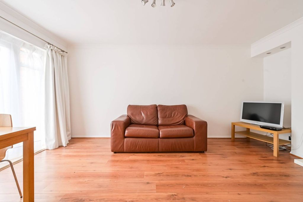 Property photo 2 of 9