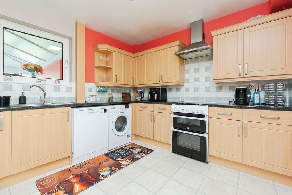 Property photo 2 of 19 Photo