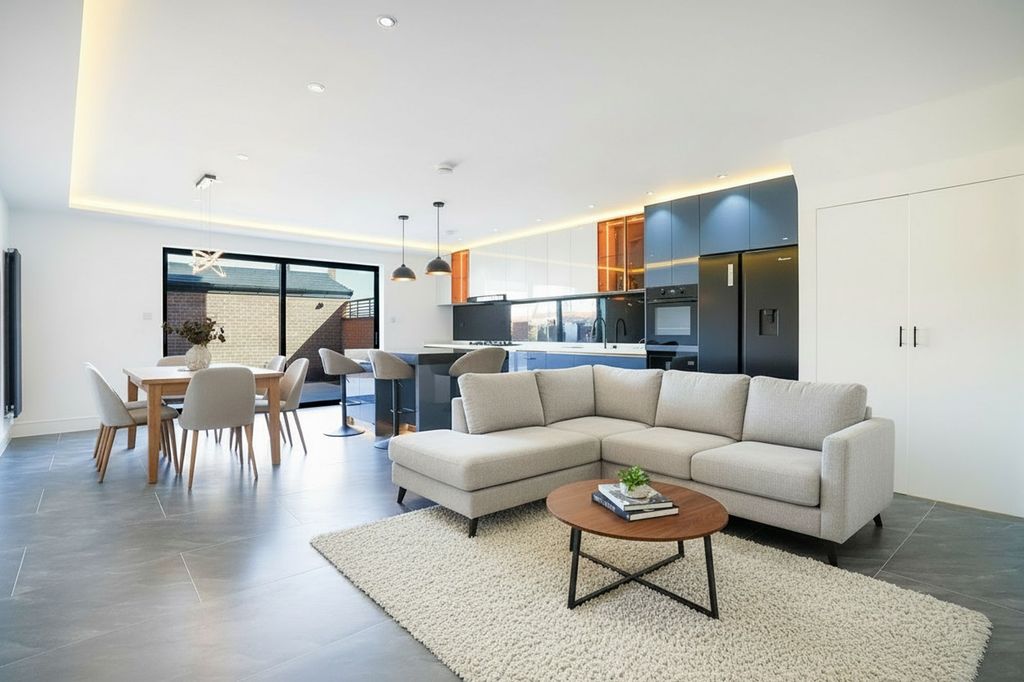 Property photo 2 of 25