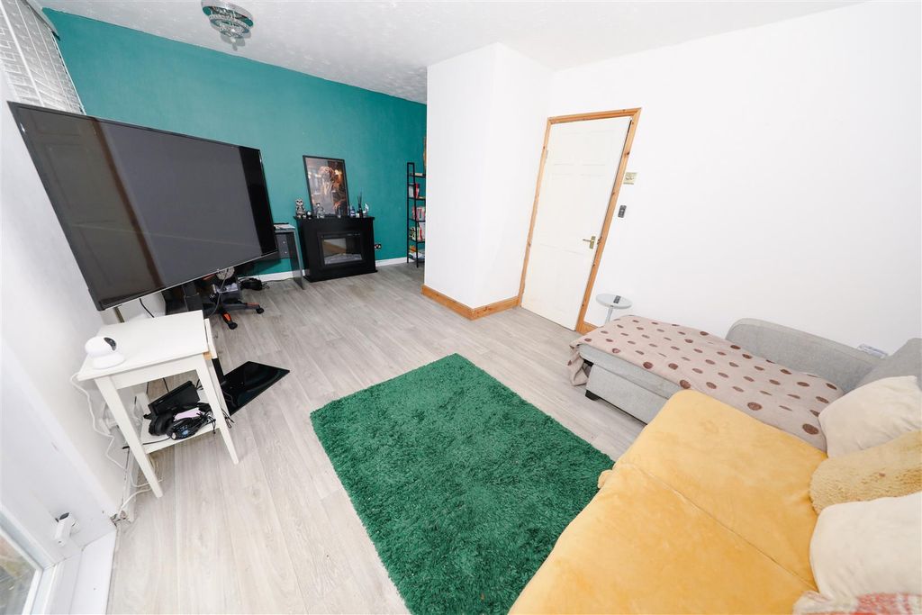 Property photo 3 of 10 G